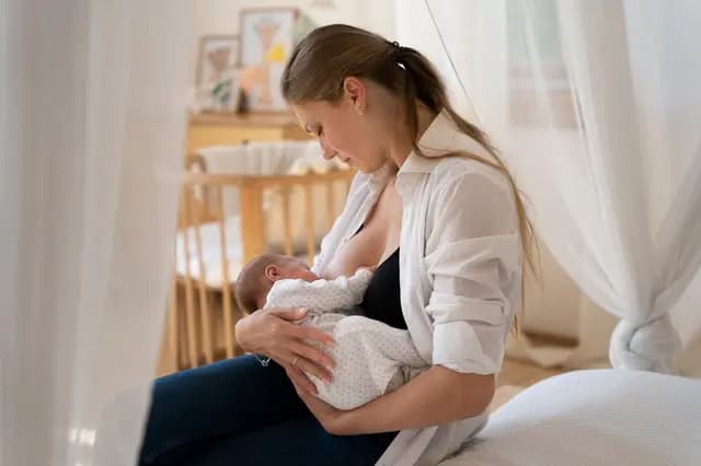 Menyusui Malam Hari: 10 Tips agar ASI Tetap Lancar dan Bunda Lebih Nyaman