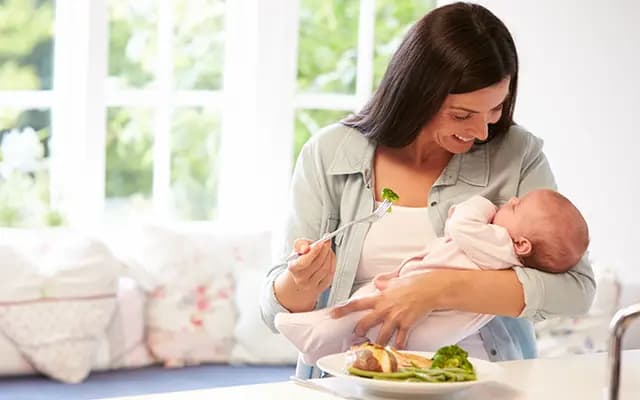 Pola Makan Ibu Menyusui: Menu Gizi Seimbang untuk Menjaga Produksi ASI