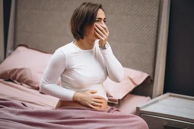 Sering Kebangun Tengah Malam Saat Hamil? 3 Penyebab dan Solusinya
